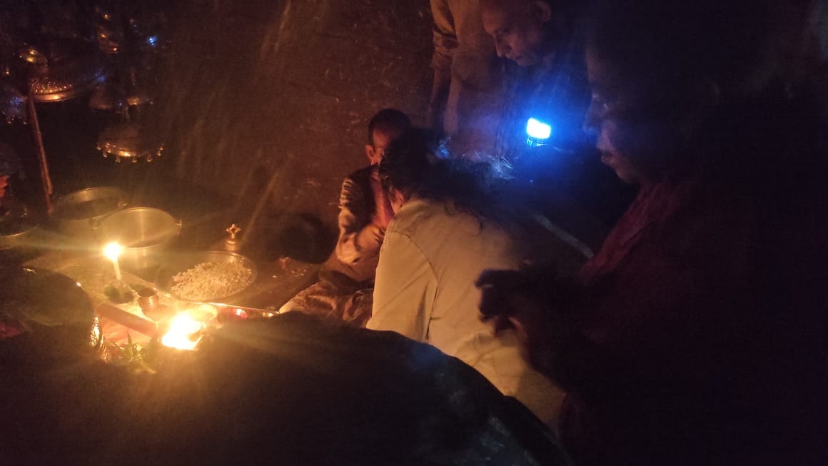 Darshan of Lord Shiva in Jageshwar in mobile light