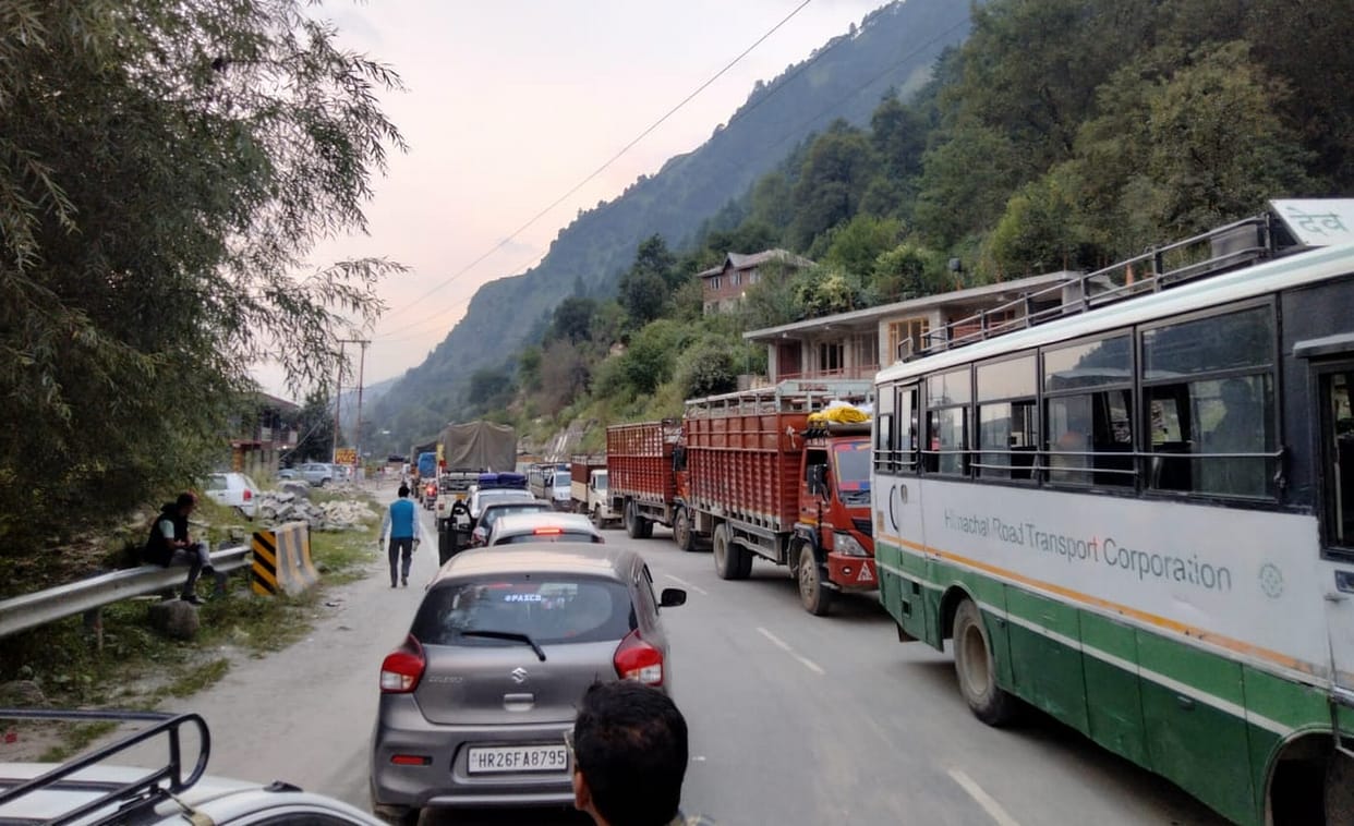 Passengers confined in vehicles for four hours in cloth