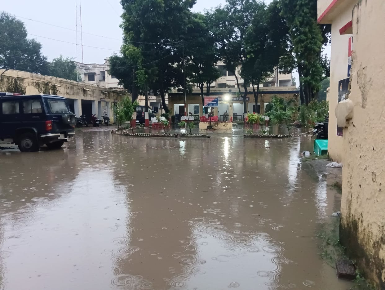 Rain became a disaster, waterlogging at many places increased the problem