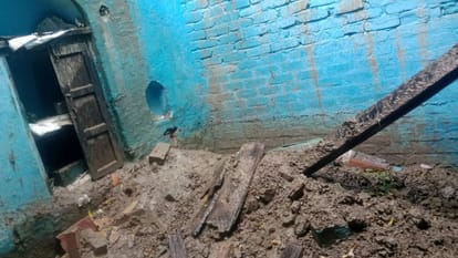 Kutcha house collapsed in rain, family narrowly escaped