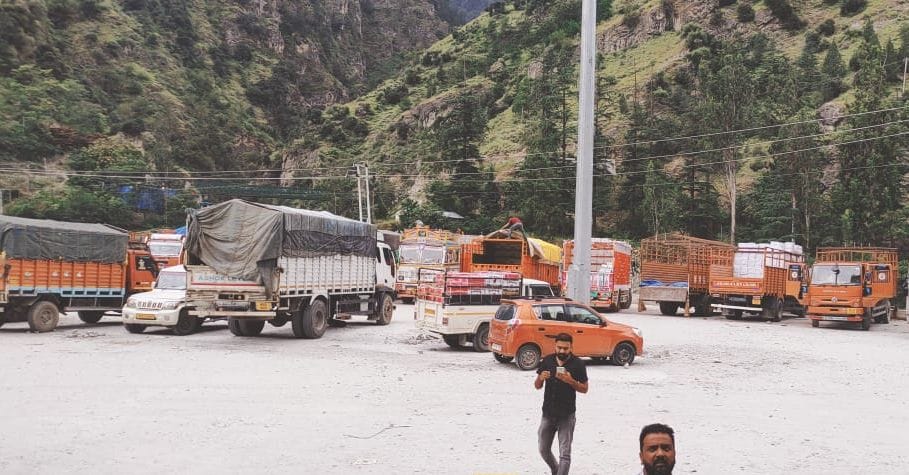 rampur news, kinnaur news, apple, crop. stuck, due to, road, blockade,