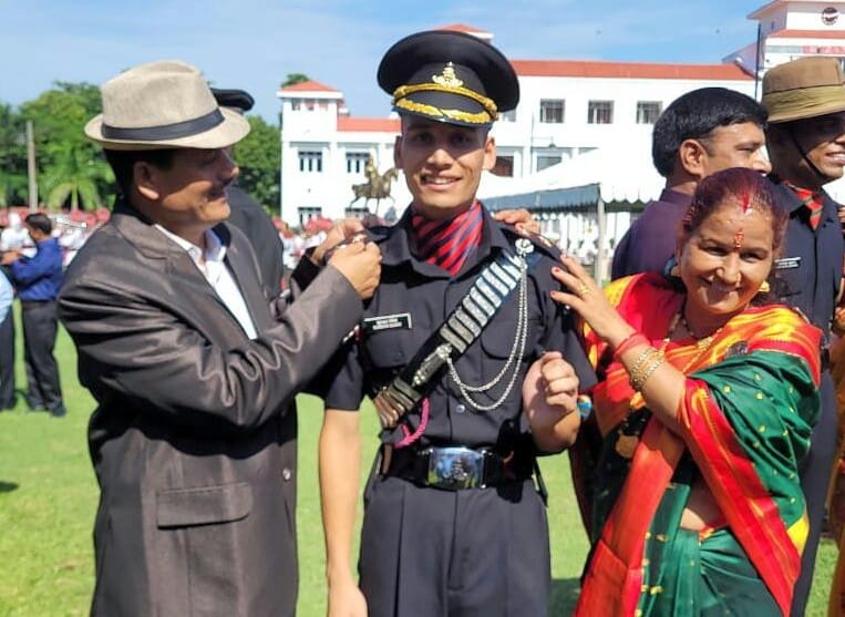 Sundar Singh of Dhamigaon became lieutenant in the army.