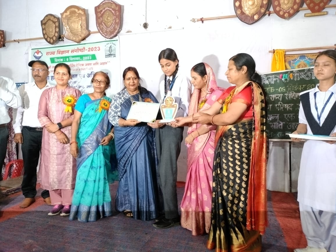 Sakshi won third place in state level science seminar