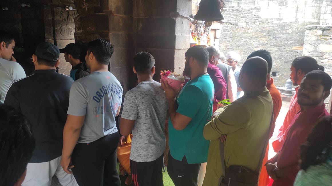 Tourists flock to Jageshwar, hotels packed