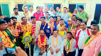Karmachari Morcha captured ten out of 12 seats.
