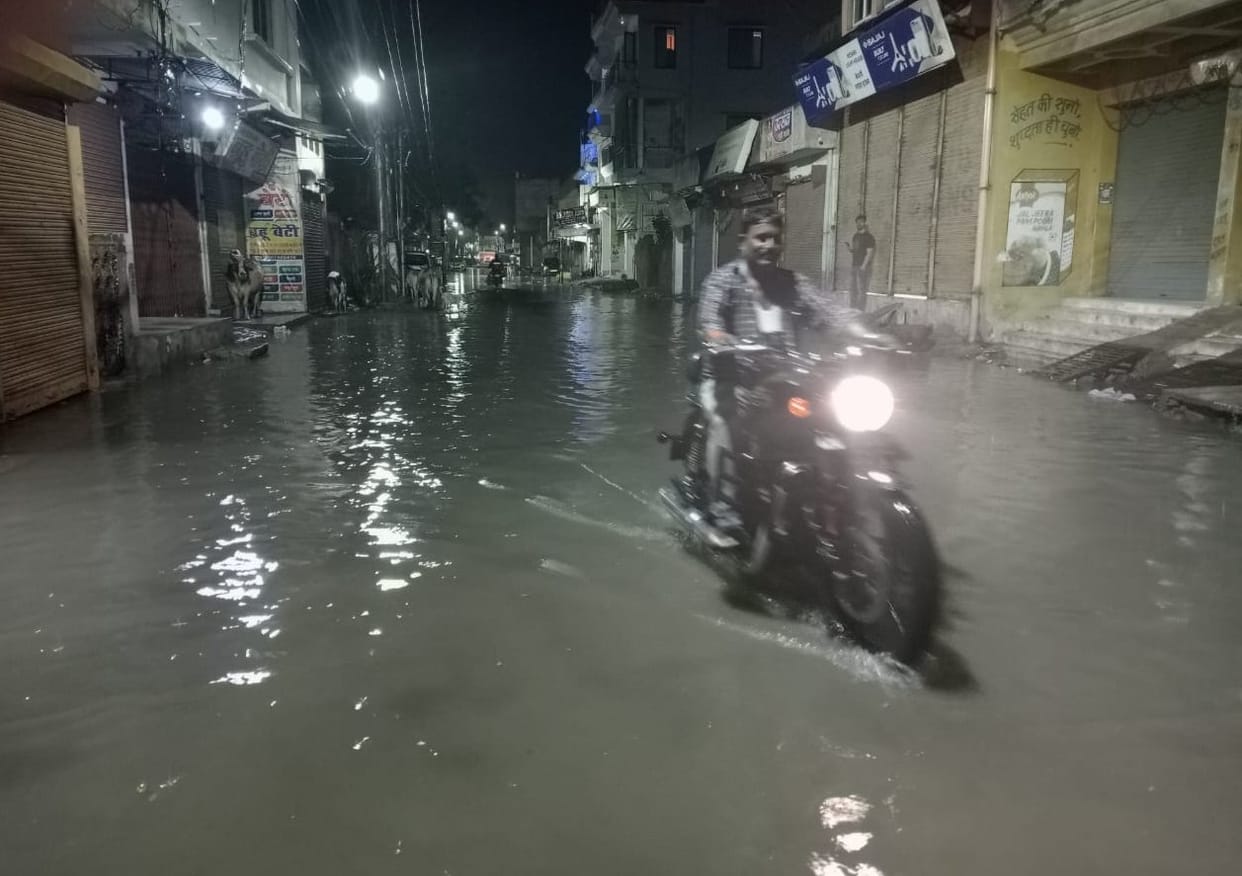 Crops flourished due to rain, roads made people cry