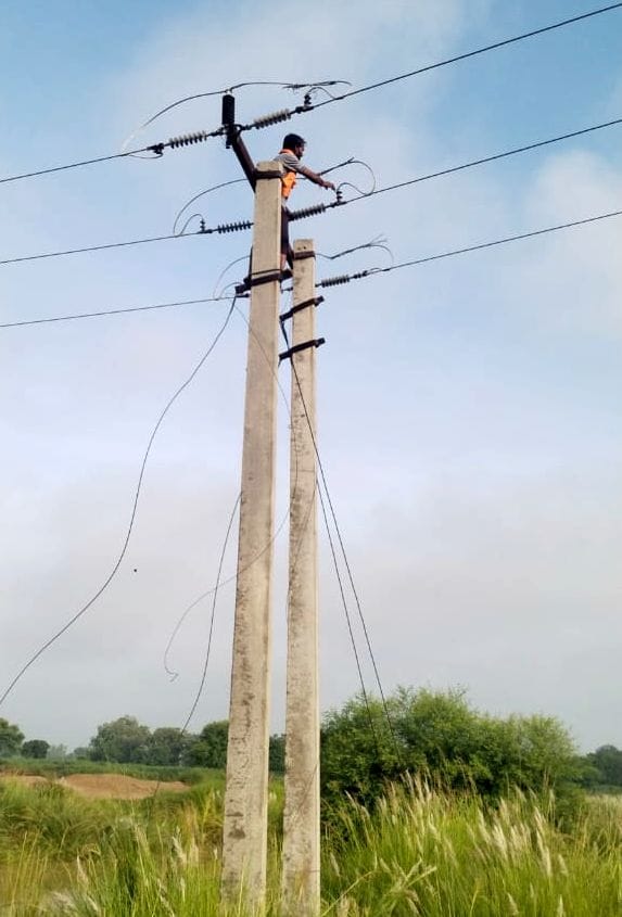 Electricity was destroyed due to rain, power went out in 45 villages for 24 hours