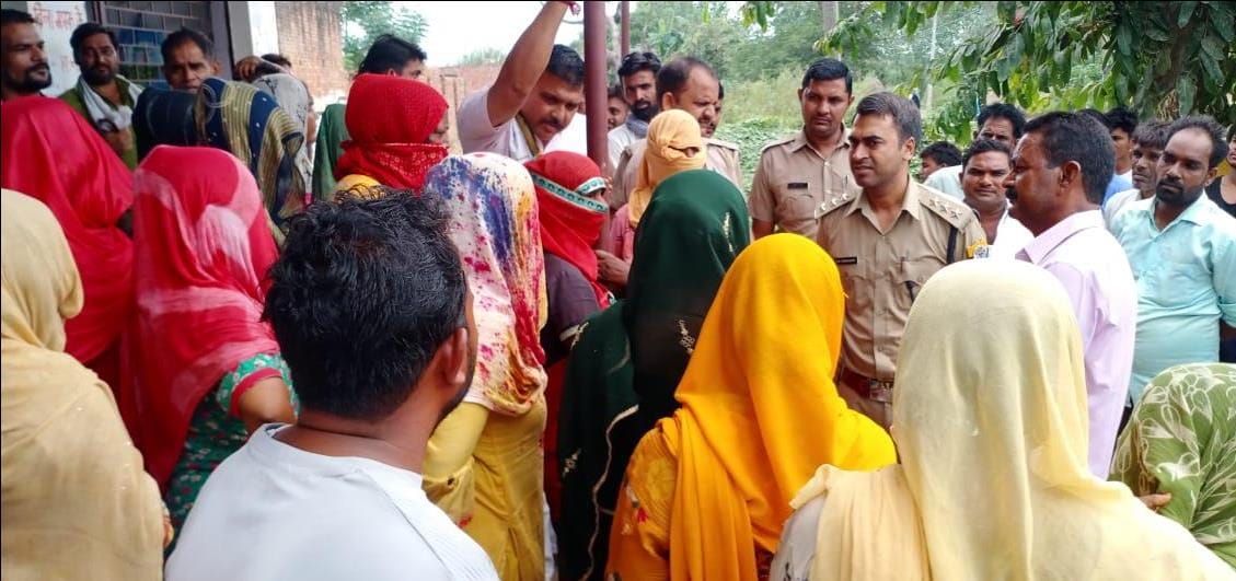 Women demonstrated by closing liquor vends