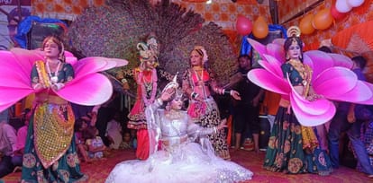 Audience enjoyed Lathmar Holi