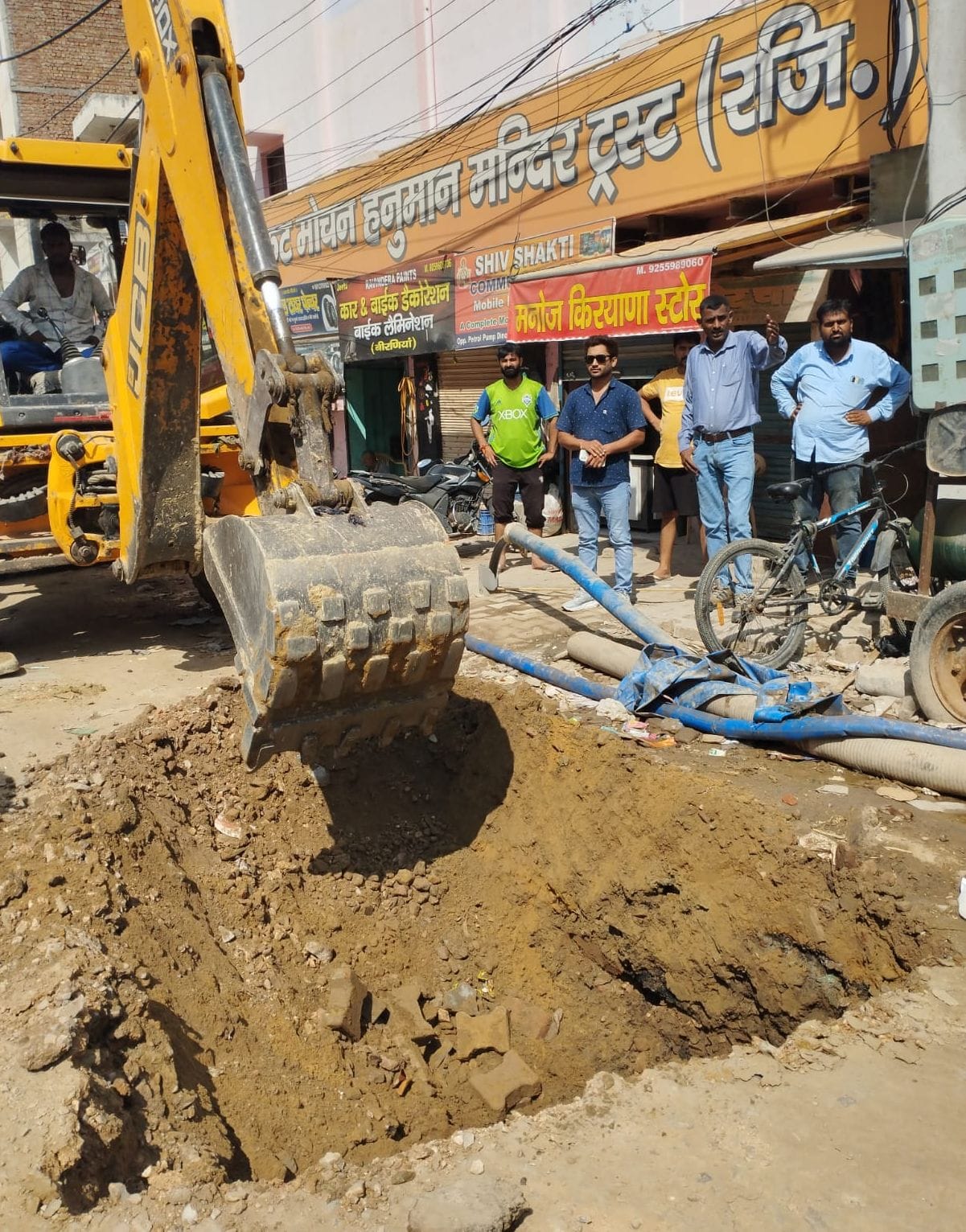 The work of repairing the main sewer blockage that has been damaged for five years at Dinod Gate has started.