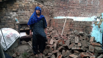 The roof of a kutcha house collapsed, goods buried under the debris.