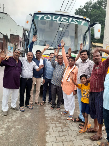 The group left for the darshan of Balaji Maharaj