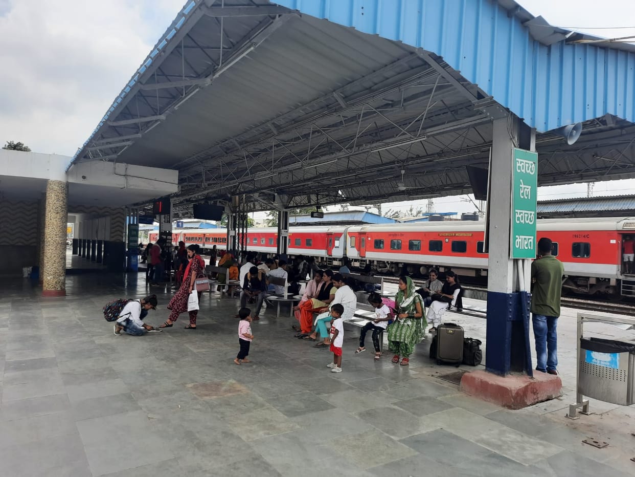 The station remained empty as 22 trains were affected, only a few passengers were seen in the buses.