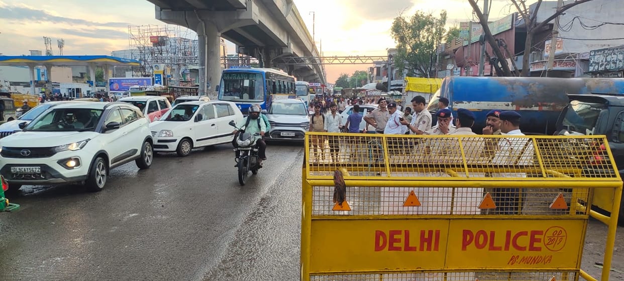 All borders of Delhi opened from midnight
