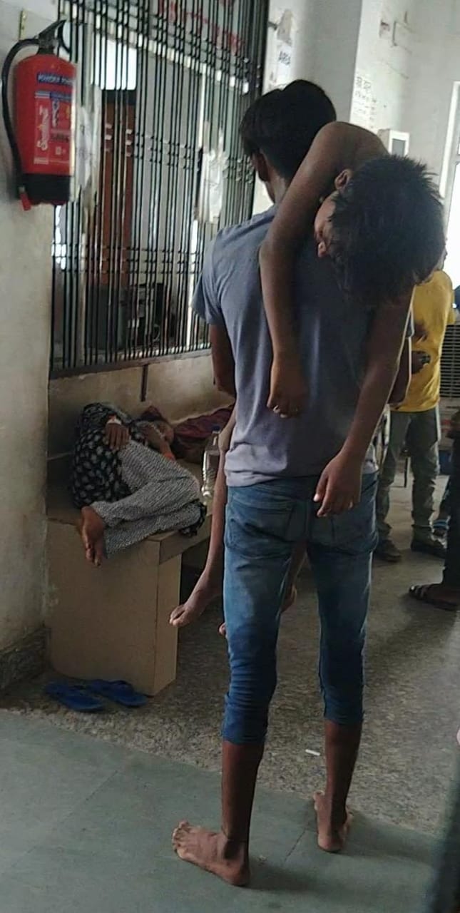 Qasim who was drowning in the pond was saved, Karan carried him on his shoulders for two kilometers and reached the medical college.