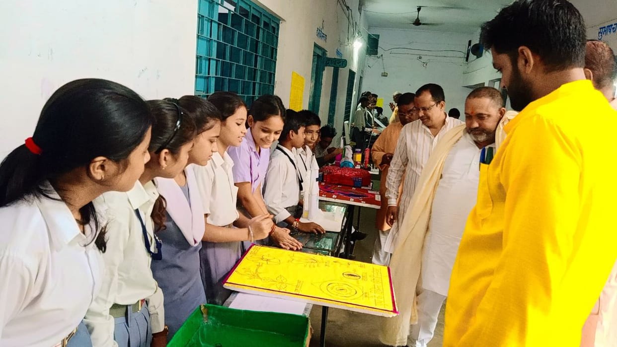 Ayushman, Ravindra and Prachi top in question forum and science exhibition