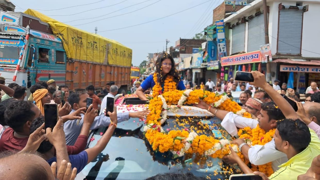 Alka, who reached the village after becoming a civil judge, was welcomed