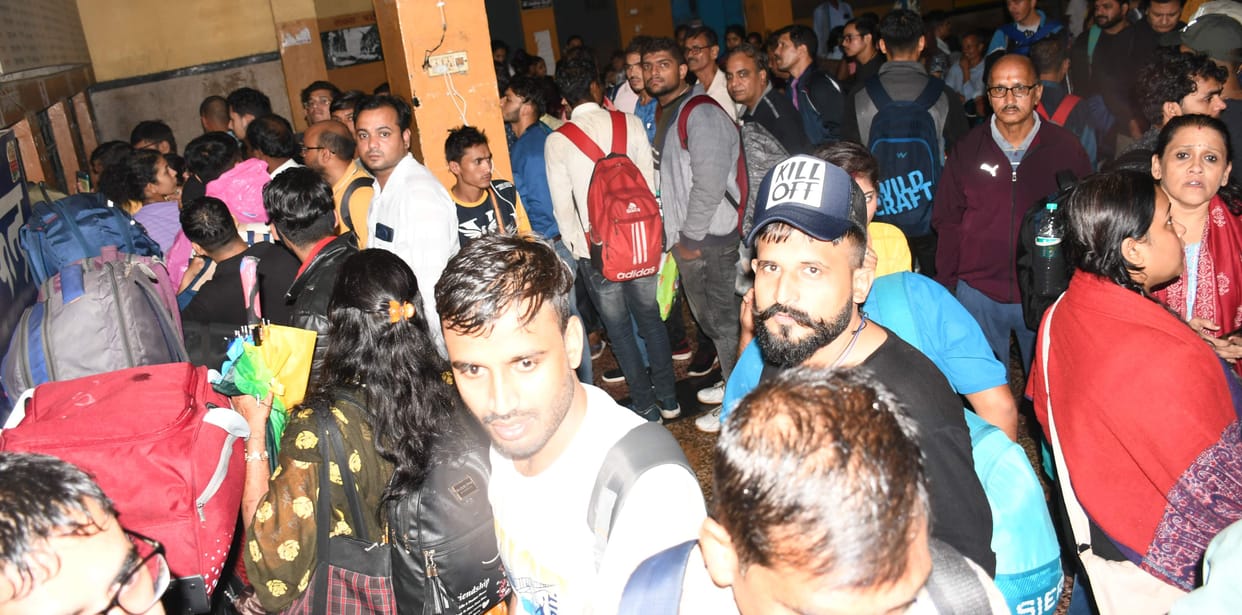 Delhi-Doon train cancelled, fight for seats in buses