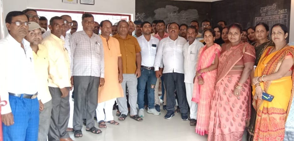Dinesh Vishwakarma was elected block president and Vinod Patel was elected block minister.