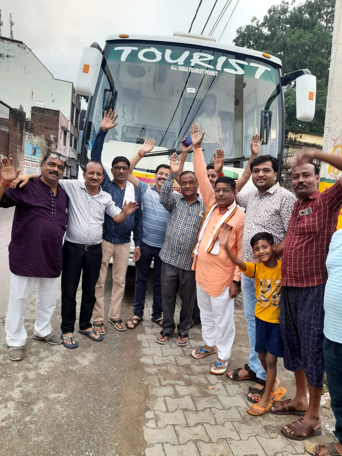 The group left for the darshan of Balaji Maharaj