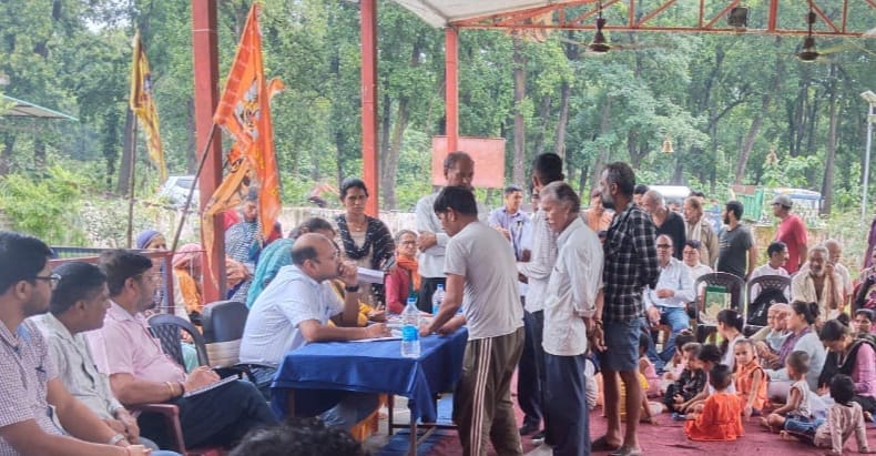 Officials listened to people's problems in Sarkar Aapke Dwar program