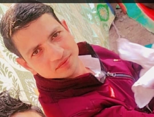 Angered by defaming his wife, a young man committed suicide by hanging himself.
