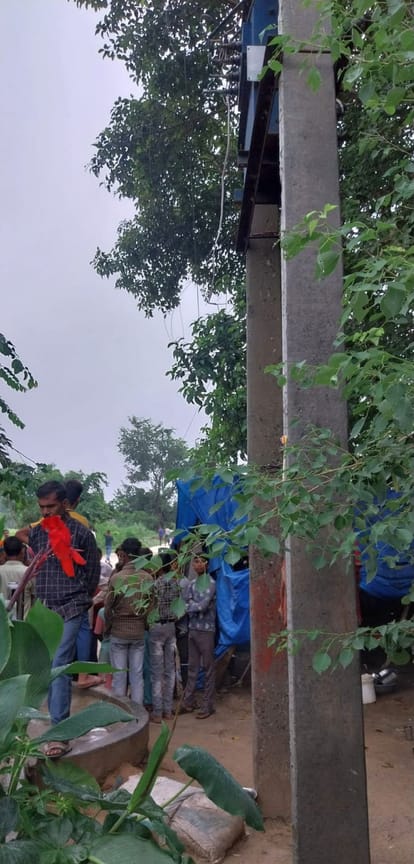 High tension line broke and fell, four animals died due to electric shock