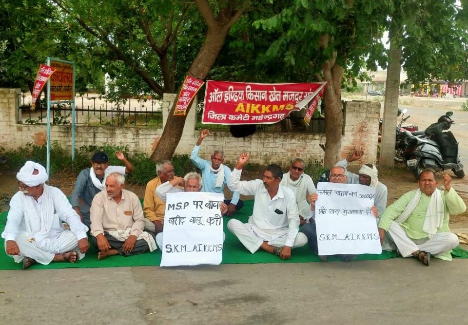 Protest was held demanding to start purchasing of millet at MSP.