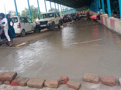 Underpass: Unbuilt road not built, further construction started