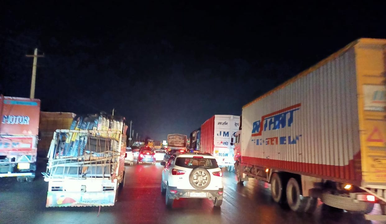 When the highway was opened at 12 o'clock in the night, it became a jam situation.