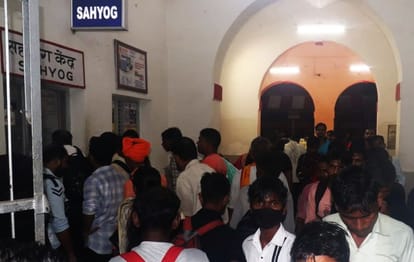 Five trains cancelled, passengers upset due to late arrival of rest