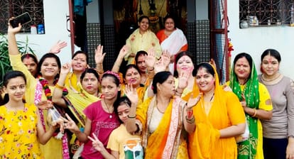 Devotees dance to kirtan in Shyam Prabhu temple