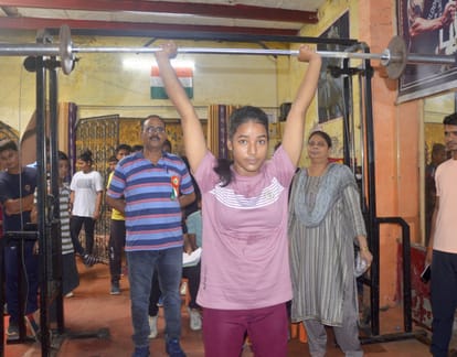 Girls showed their strength in weight lifting