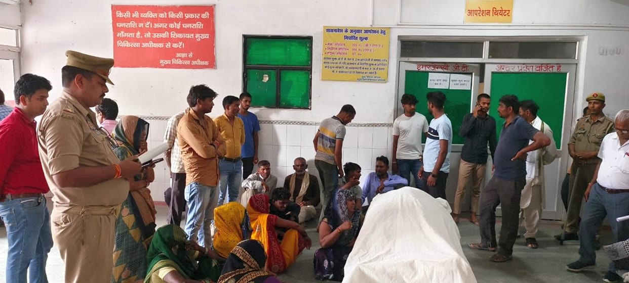 Operation done for 12 thousand rupees, patient died while dressing