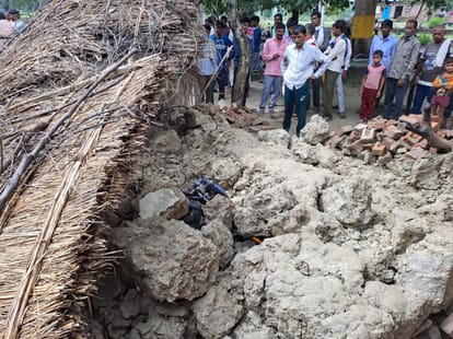 The mud wall of the hut fell in the rain, the farmer got buried and died.