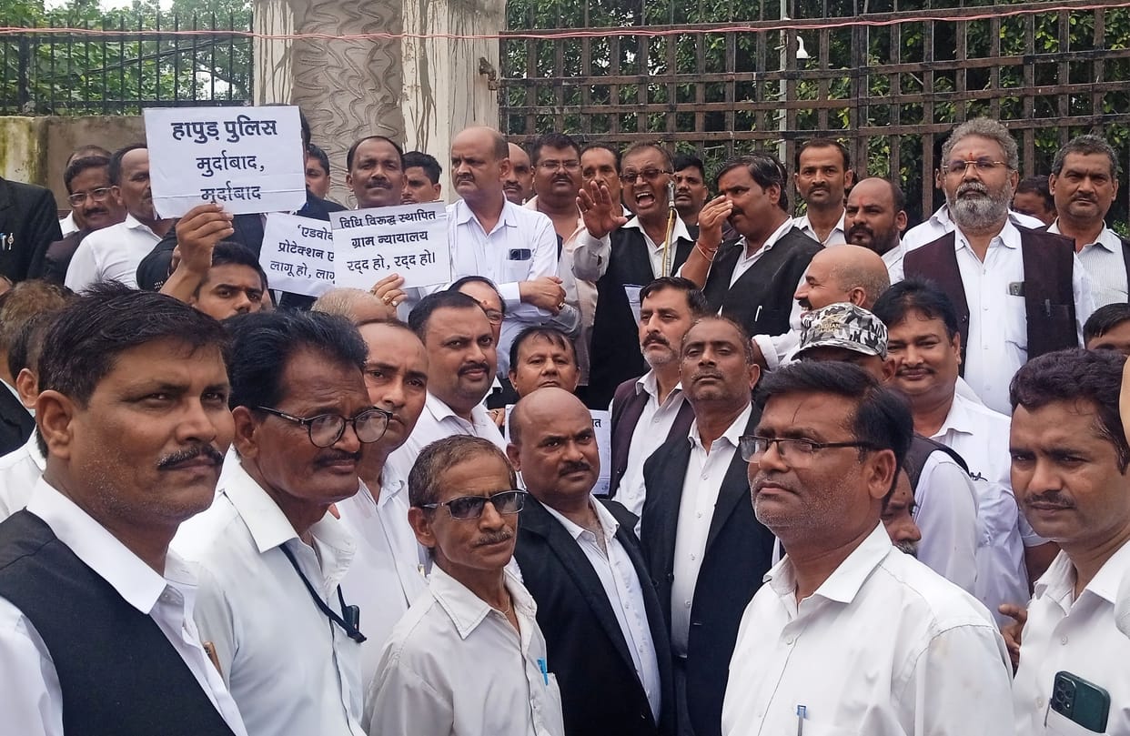 Lawyers took out a procession by going on pen strike