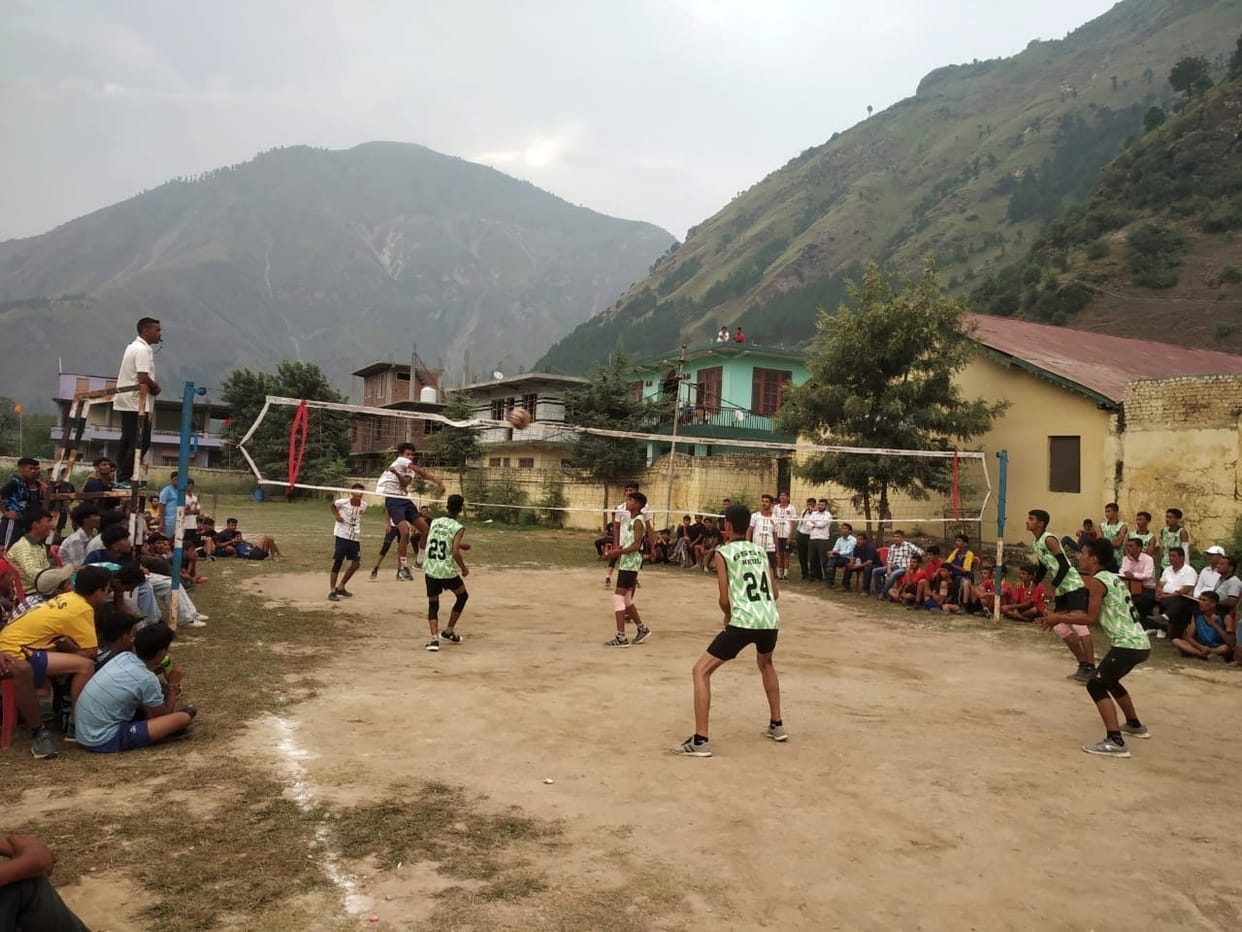 Bhuntar, Thras, Dhalpur and Gadsa will clash in the semi-finals of Kabaddi.