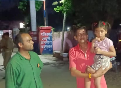 Girl locked in dressing table, police reached there and found out