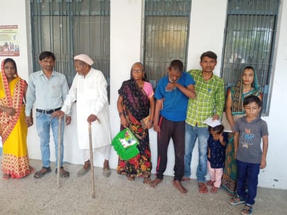 On issuance of RC, eight members of the family reached the tehsil and threatened to kill.