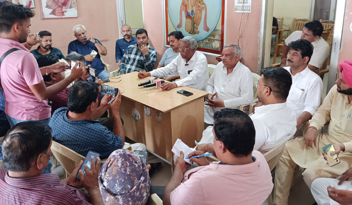 Congress supported councilors opened front against Municipal Council Chairman