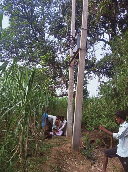 Farmer lost his life due to electric shock in the supporting wire of the pole
