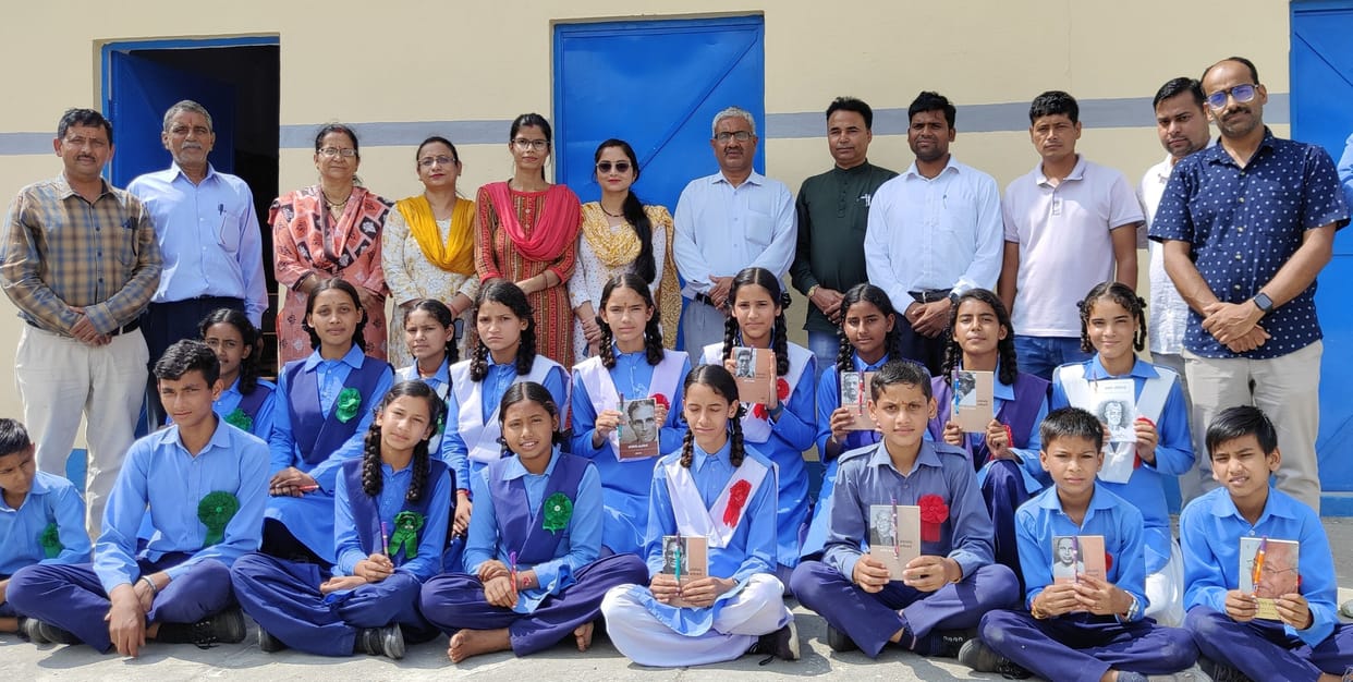 Call to come forward to save Hindi language