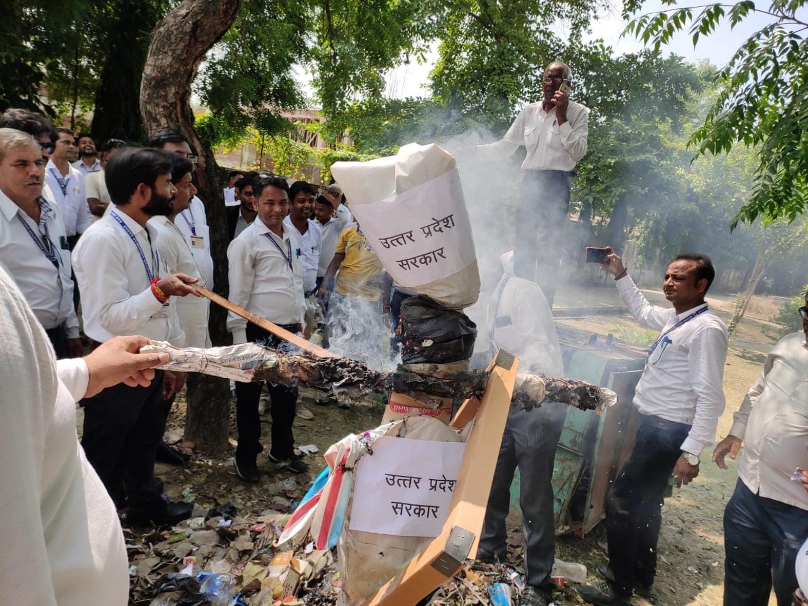 Lawyers protest against government