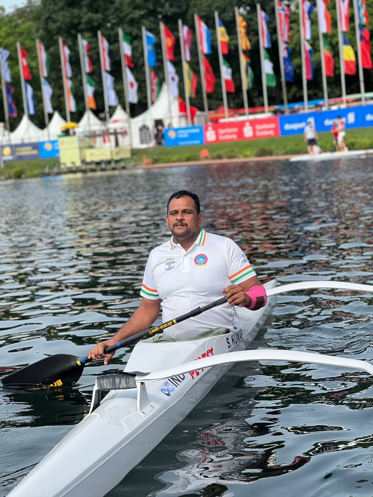 Had no legs since childhood, are bringing medals with bare hands