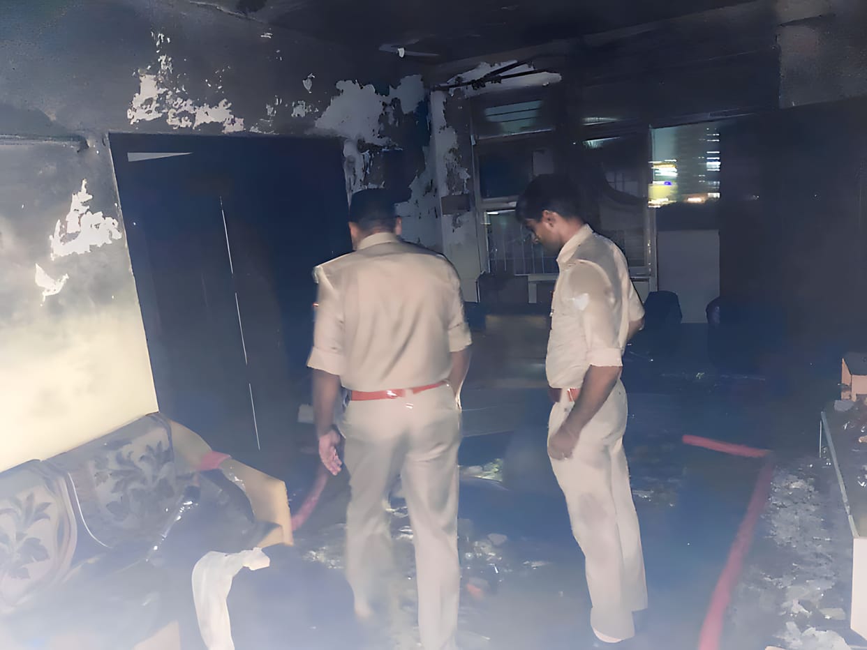 Fire broke out in the flat due to short circuit in AC