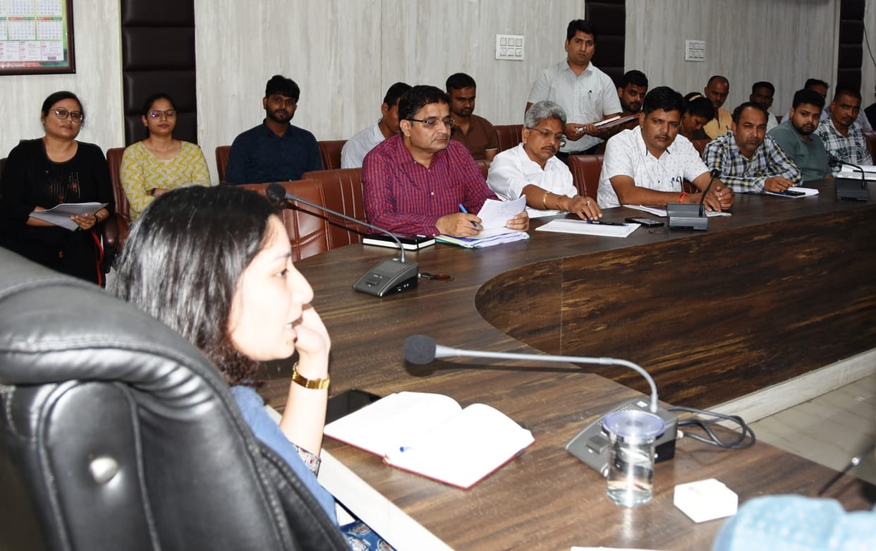 District Municipal Commissioner Anupama reviewed the works of urban local body
