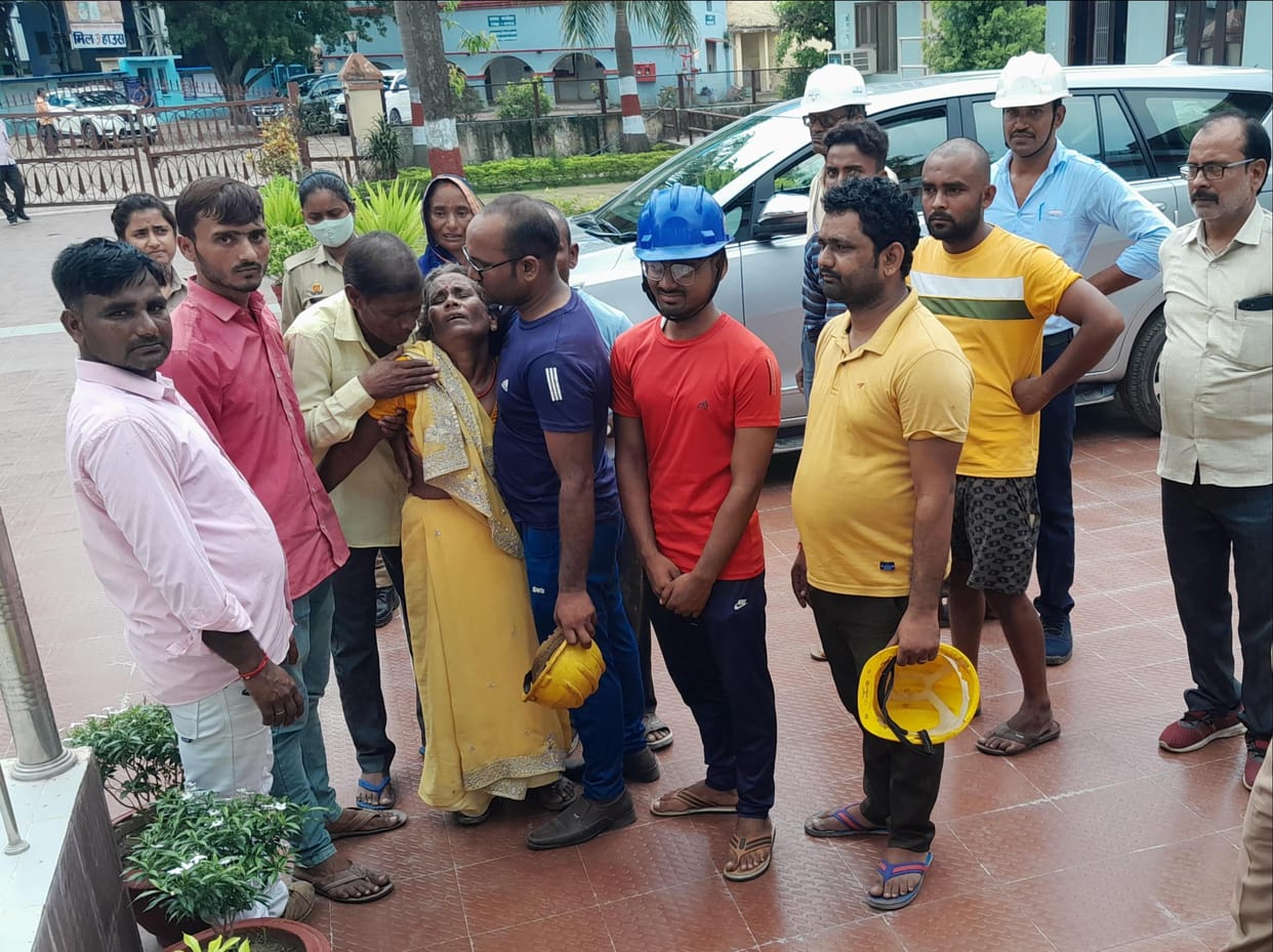 Dead body of an employee found dumped in the tank of Babhnan sugar mill