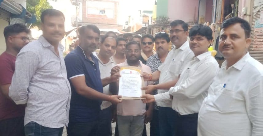 MP representatives arrived to meet traders the next day after the incident