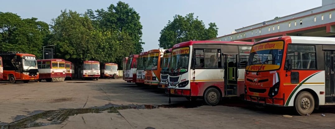 Roadways operator beaten up in Prayagraj, traffic jam in Pratapgarh