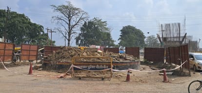 Bansuri Chowk, which was becoming a hindrance in the construction of flyover, was demolished